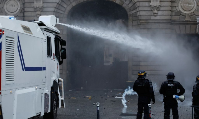 Γαλλία: Πεδίο μάχης το Παρίσι με 1.000 προσαγωγές - Συγκρούσεις σε Νίκαια και Λιλ