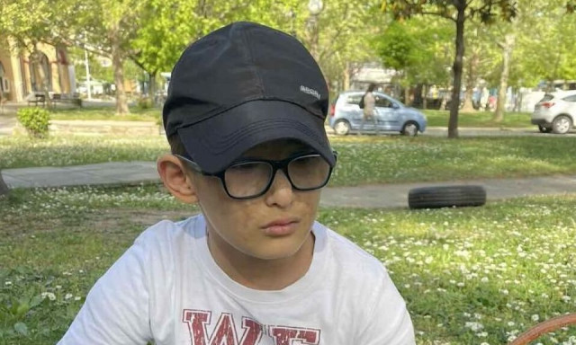 Από τις φλόγες στη γαλανόλευκη: Συγκίνηση για τον Στέφανο που θα γίνει σημαιοφόρος την 28η Οκτωβρίου