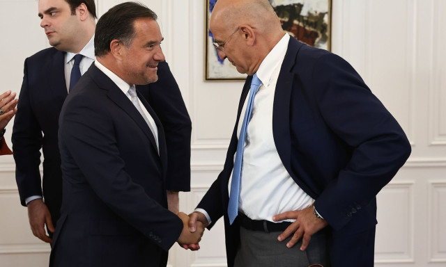 Το αναπάντεχο μήνυμα Άδωνι: Συγχαίρω τον Δένδια!