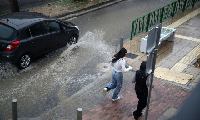 Κακοκαιρία: Καθίζηση και διακοπή κυκλοφορίας στην περιοχή του Χολαργού