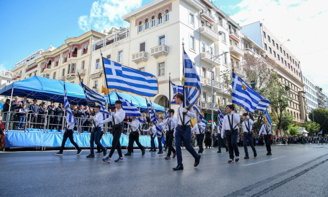 28η Οκτωβρίου: Συγκίνηση και υπερηφάνεια στη μαθητική παρέλαση της Θεσσαλονίκης