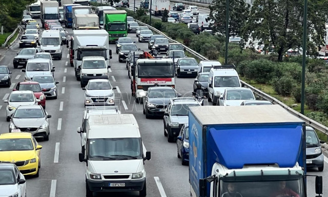 Κίνηση τώρα: Στο «κόκκινο» ο Κηφισός - Καθυστερήσεις 15' στην Αττική Οδό