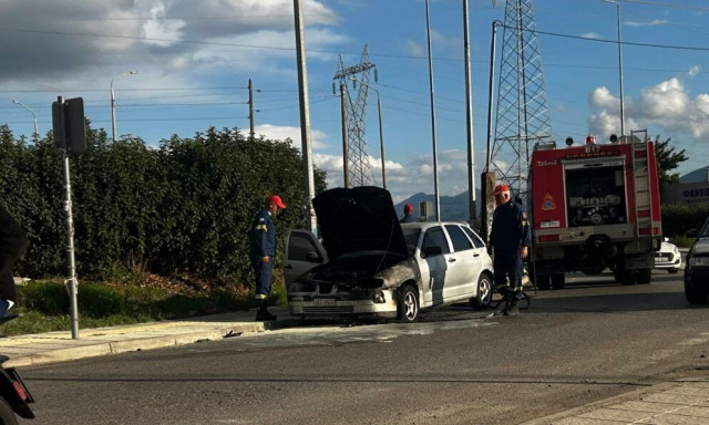 Αγρίνιο: Αυτοκίνητο τυλίχθηκε στις φλόγες στον κόμβο Παναιτωλίου