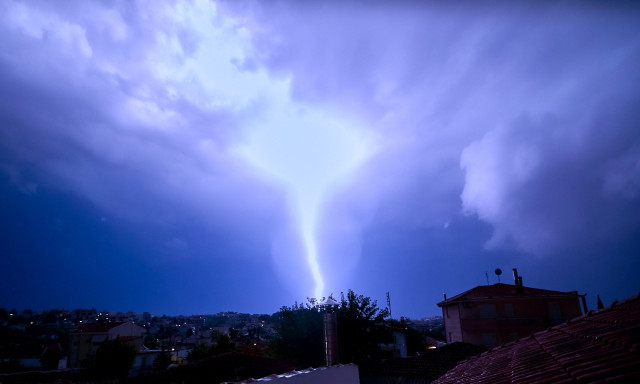 Έκτακτο Δελτίο ΕΜΥ: Τουλάχιστον μέχρι την Τετάρτη τα έντονα φαινόμενα – Red Code σε αρκετές περιοχές