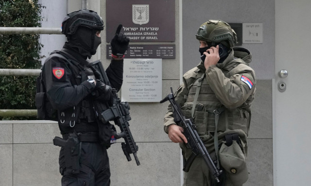Σερβία: Με βαρύ ιστορικό ο ανήλικος δράστης που επιτέθηκε σε φρουρό έξω από την πρεσβεία του Ισραήλ