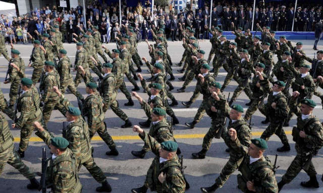 Ένταση σε παρέλαση στην Κρήτη ανάμεσα σε αντιδήμαρχο και ηλικιωμένο