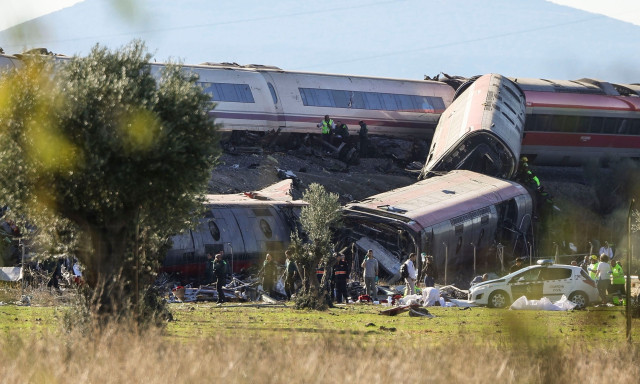 Ισπανία: Τα σενάρια για τη σιδηροδρομική τραγωδία στο Τολέδο - Η βλάβη και η εντολή στον μηχανοδηγό