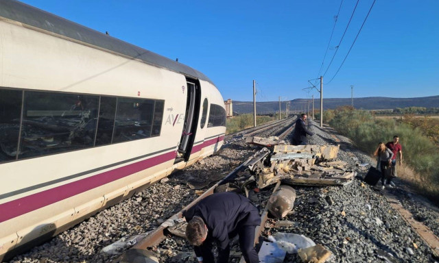 Ισπανία: Σοκάρει η μαρτυρία επιβάτιδας από τα μοιραία τρένα - «Έβλεπα παντού νεκρούς»