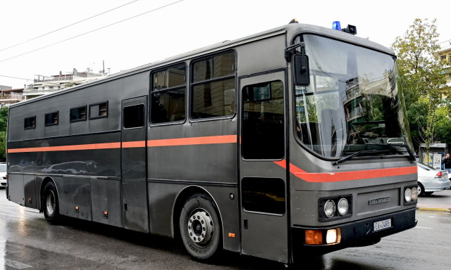 Χωριάτικο: Με πούλμαν της ΕΛΑΣ οι συλληφθέντες μετήχθησαν στον ανακριτή