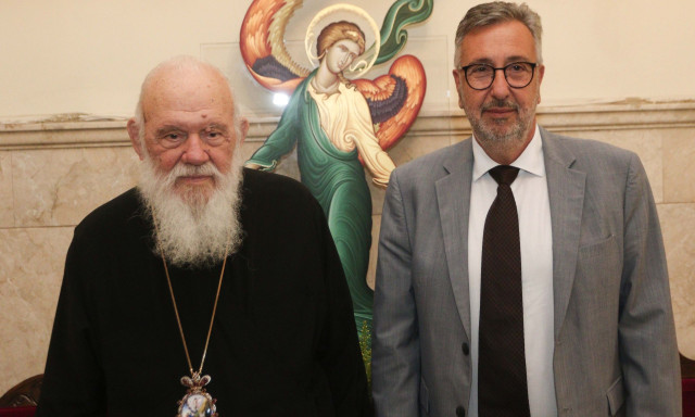 Άγιος Δημήτριος: Γιούχαραν τον δήμαρχο για την ματαίωση της παρέλασης της 28ης Οκτωβρίου - Τι απαντά