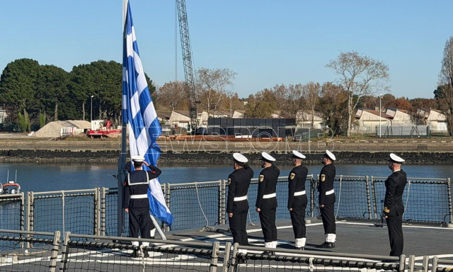 Γαλλία: Η τελετή παραλαβής και ύψωσης της ελληνικής σημαίας στη φρεγάτα «Νέαρχος»