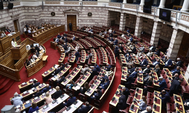 Η κυβέρνηση απέσυρε το άρθρο 23 για τους servicers μετά τις αντιδράσεις αντιπολίτευσης και ΔΣΑ