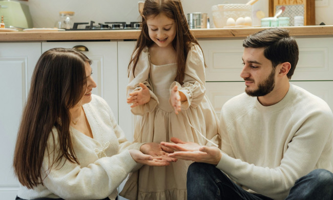 Οικογενειακές παραδόσεις: Η αόρατη δύναμη που ενώνει τις γενιές