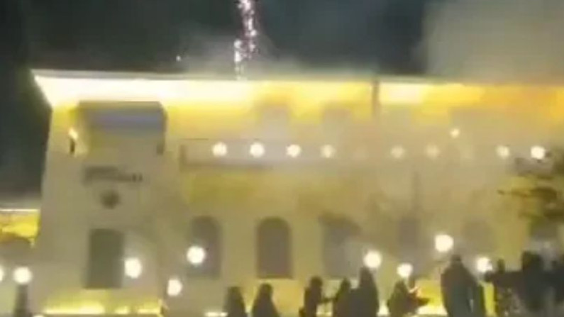 Κοζάνη: Πανικός από πυροτεχνήματα στη Χριστουγεννιάτικη γιορτή - Καταγγελίες για τραυματισμούς - Newsbomb