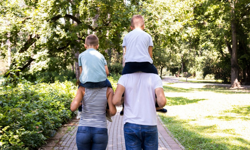 Γιατί όλο και περισσότεροι νέοι δεν σκέφτονται την προοπτική να δημιουργήσουν οικογένεια