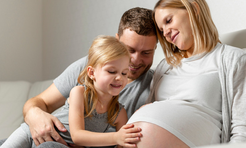 «Μπροστά για την Οικογένεια»: Η πρωτοβουλία της Eurobank για την αντιμετώπιση του δημογραφικού