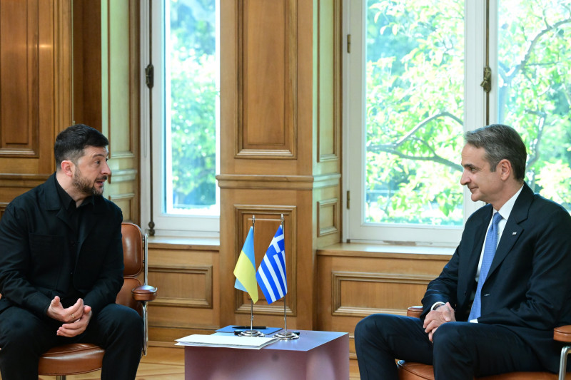 [382084] ΣΥΝΑΝΤΗΣΗ ΤΟΥ ΠΡΩΘΥΠΟΥΡΓΟΥ ΚΥΡΙΑΚΟΥ ΜΗΤΣΟΤΑΚΗ ΜΕ ΤΟΝ ΠΡΟΕΔΡΟ ΤΗΣ ΟΥΚΡΑΝΙΑΣ VOLODYMYR ZELENSKYY (ΤΑΤΙΑΝΑ ΜΠΟΛΑΡΗ/EUROKINISSI)