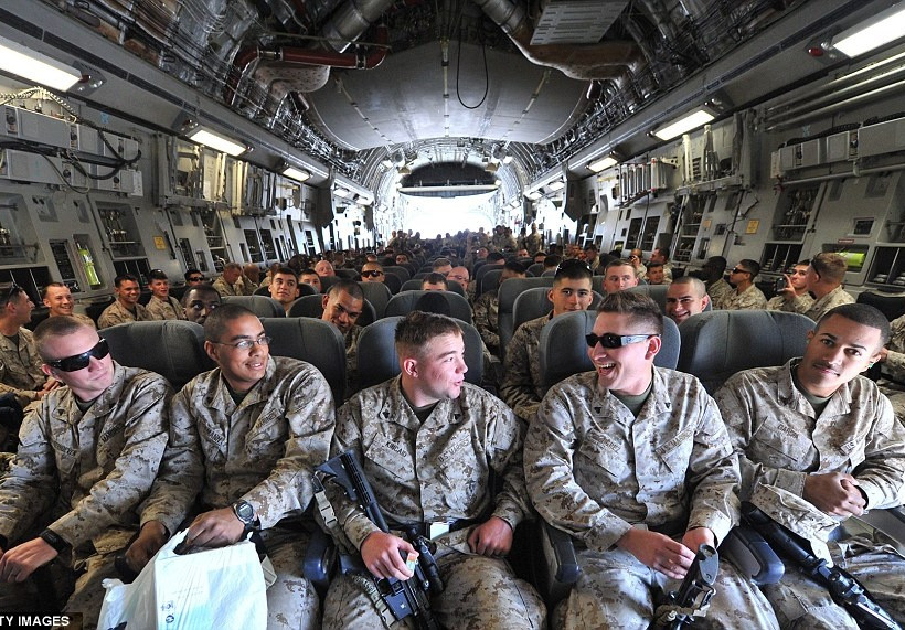 Τους στοιβάζουν «σαν…τσουβάλια»  και τους στέλνουν στο Αφγανιστάν   