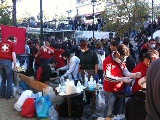 Δεκάδες τραυματίες από τα άγρια επεισόδια