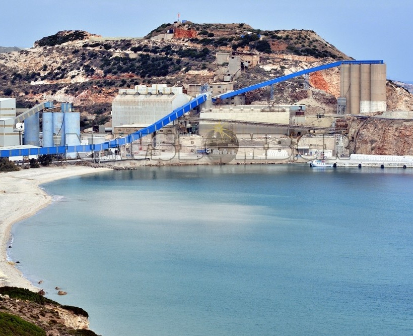 Δείτε πως ο Κυριακόπουλος ρυπαίνει τη Μήλο