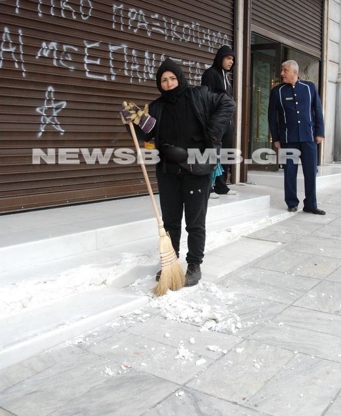 Έξι συλλήψεις και δέκα τραυματισμοί στα επεισόδια στο κέντρο