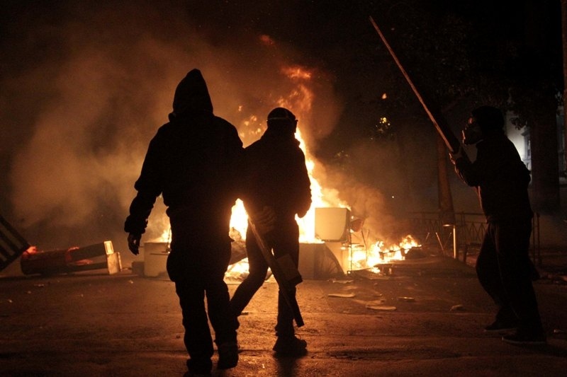 Επεισόδια και φωτιές στην Αθήνα σε βίντεο 
