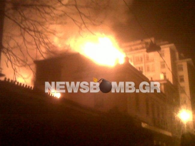 Επεισόδια και φωτιές στην Αθήνα σε βίντεο 