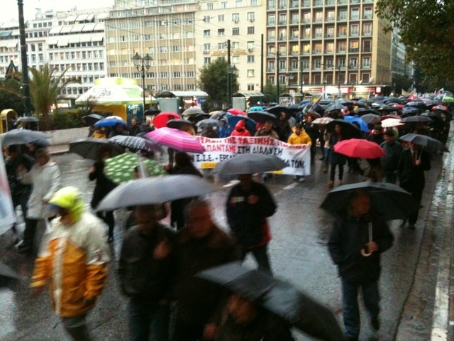 Φωτορεπορτάζ: Μικρή η συμμετοχή στη συγκέντρωση της ΓΣΕΕ και της ΑΔΕΔΥ