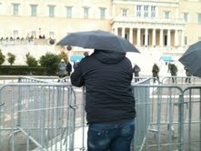 Φωτορεπορτάζ: Μικρή η συμμετοχή στη συγκέντρωση της ΓΣΕΕ και της ΑΔΕΔΥ