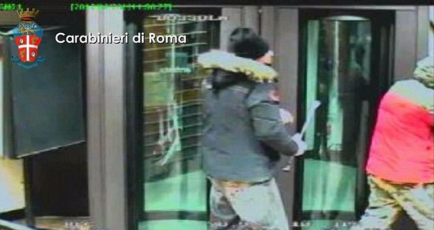 Ληστεία τράπεζας on camera  