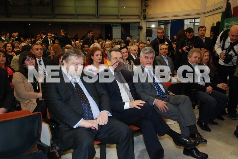Μάχη για τις υπογραφές στο ΠΑΣΟΚ