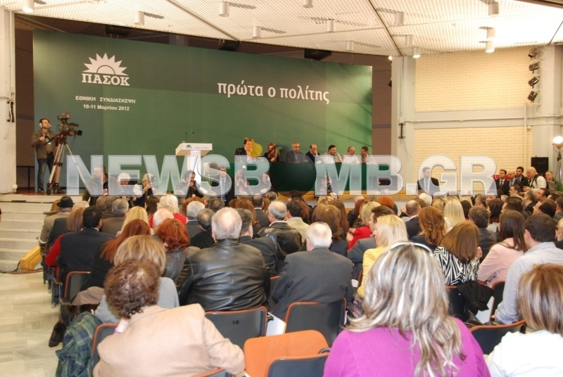 Μάχη για τις υπογραφές στο ΠΑΣΟΚ