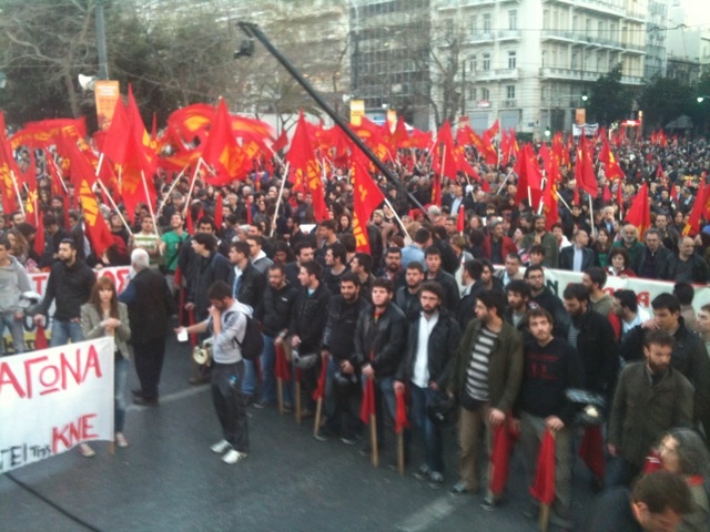 ΦΩΤΟΡΕΠΟΡΤΑΖ: Εικόνες από τη συγκέντρωση του Κ.Κ.Ε. στο Σύνταγμα