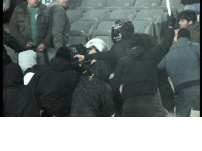 Νέες φωτογραφίες από τα επεισόδια στο ΟΑΚΑ