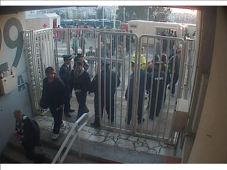 Νέες φωτογραφίες από τα επεισόδια στο ΟΑΚΑ