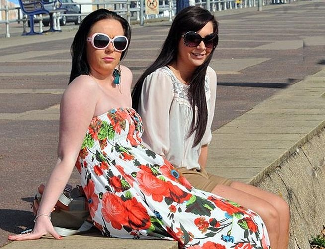 Τρελάθηκαν από τον ήλιο οι Βρετανοί 