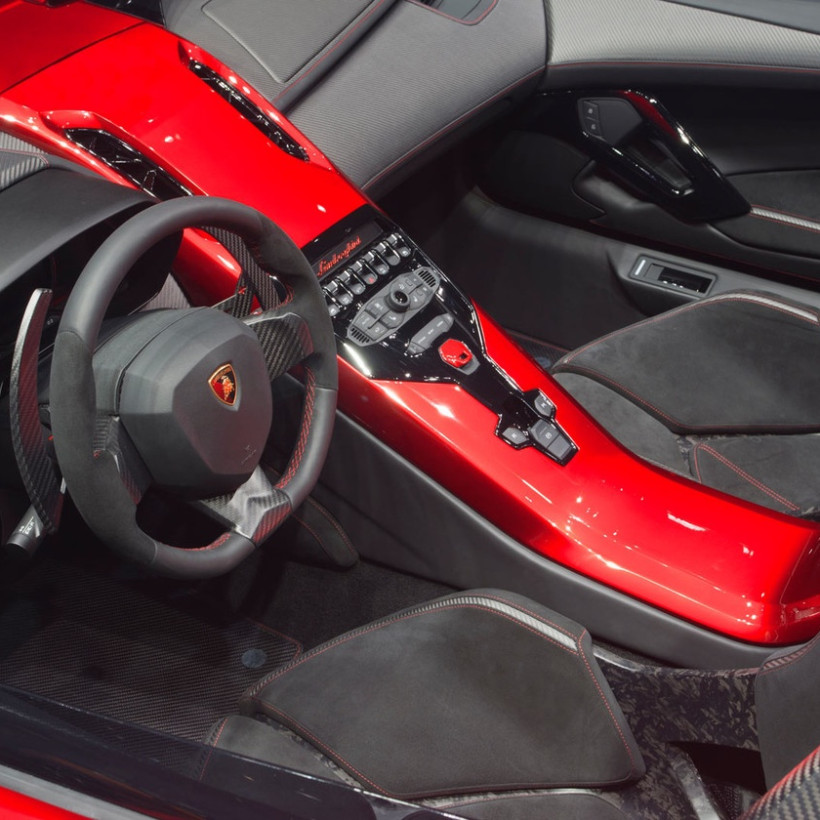 Ας μιλήσουμε για την Lambogrhini Aventador J