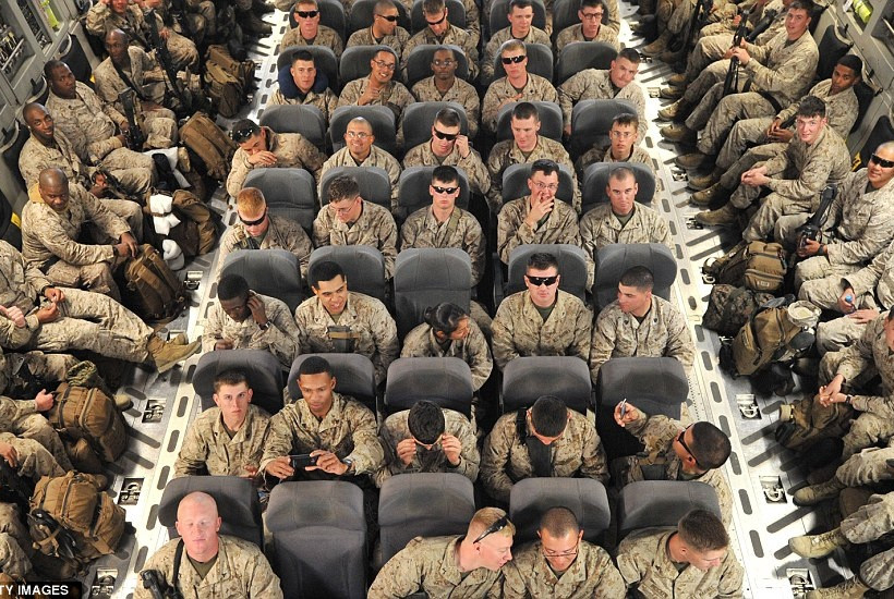 Στοιβαγμένοι «σαν…τσουβάλια» για το Αφγανιστάν 