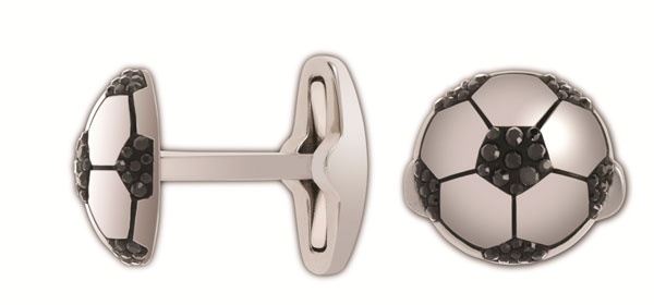 Ποιος είπε ότι οι άντρες δεν φοράνε Swarovski;