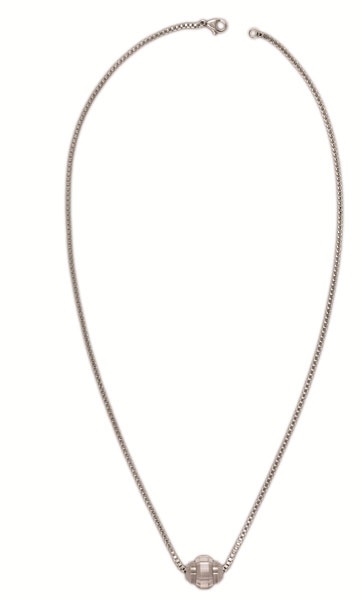 Ποιος είπε ότι οι άντρες δεν φοράνε Swarovski;