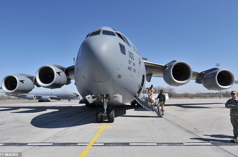 Στοιβαγμένοι «σαν…τσουβάλια» για το Αφγανιστάν 