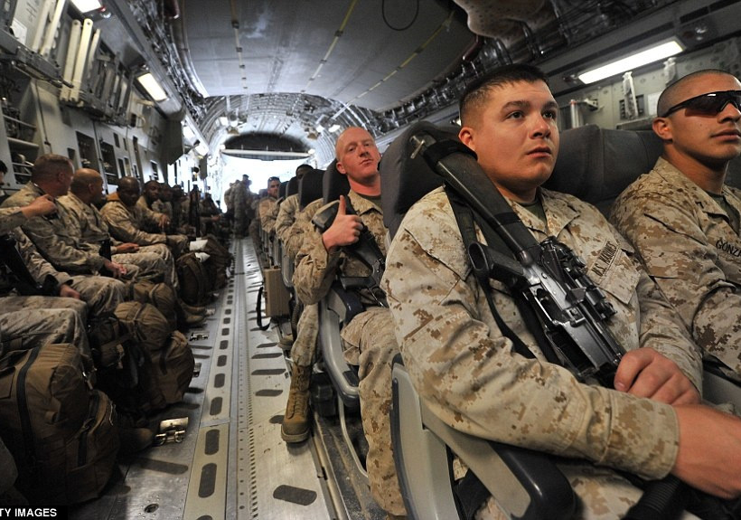 Στοιβαγμένοι «σαν…τσουβάλια» για το Αφγανιστάν 