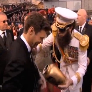 The Dictator: Όπως λέμε «ο Μπόρατ έγινε Σαντάμ»