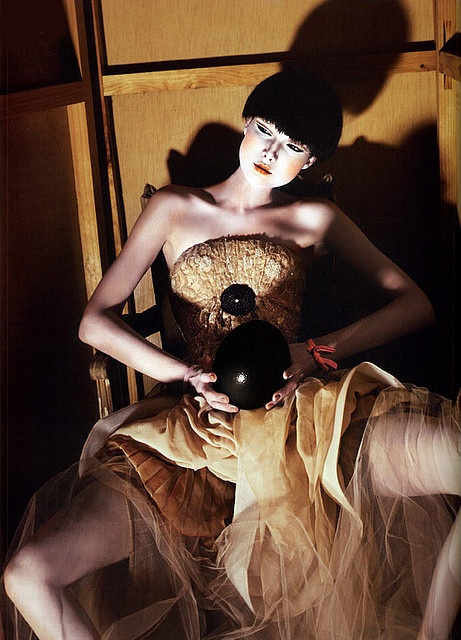 Erotica: #421. Μαριονέτες