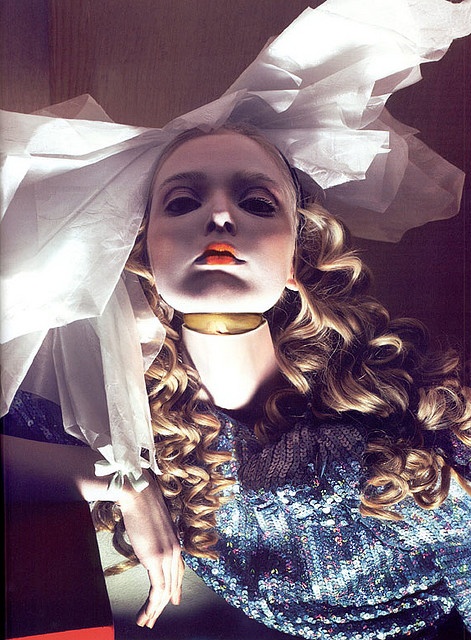 Erotica: #421. Μαριονέτες