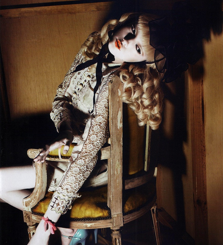 Erotica: #421. Μαριονέτες