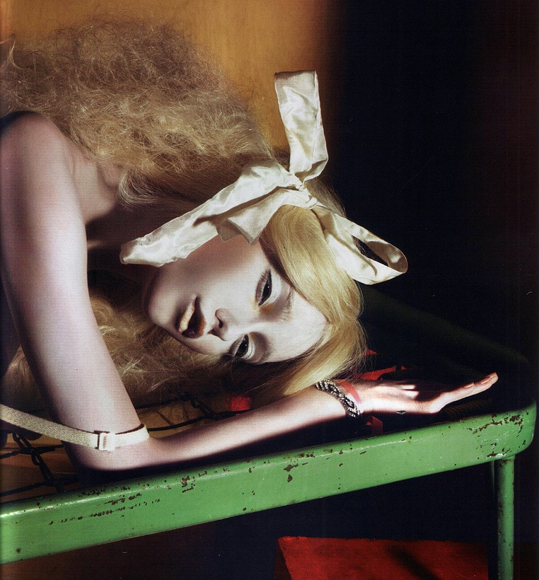 Erotica: #421. Μαριονέτες