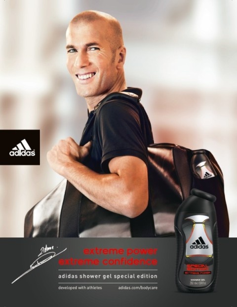 Μυρίζοντας... Adidas