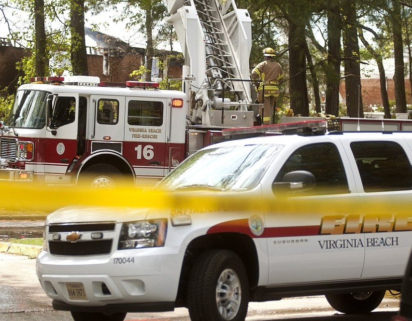 Εικόνες από την πτώση αεροσκάφους σε κατοικημένη περιοχή 