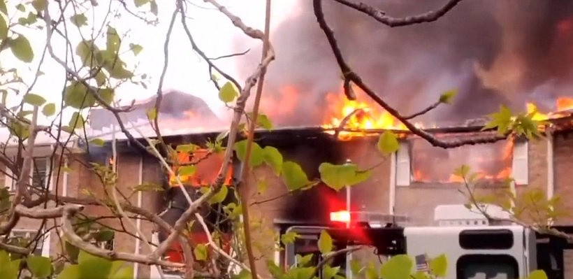 Εικόνες από την πτώση αεροσκάφους σε κατοικημένη περιοχή 